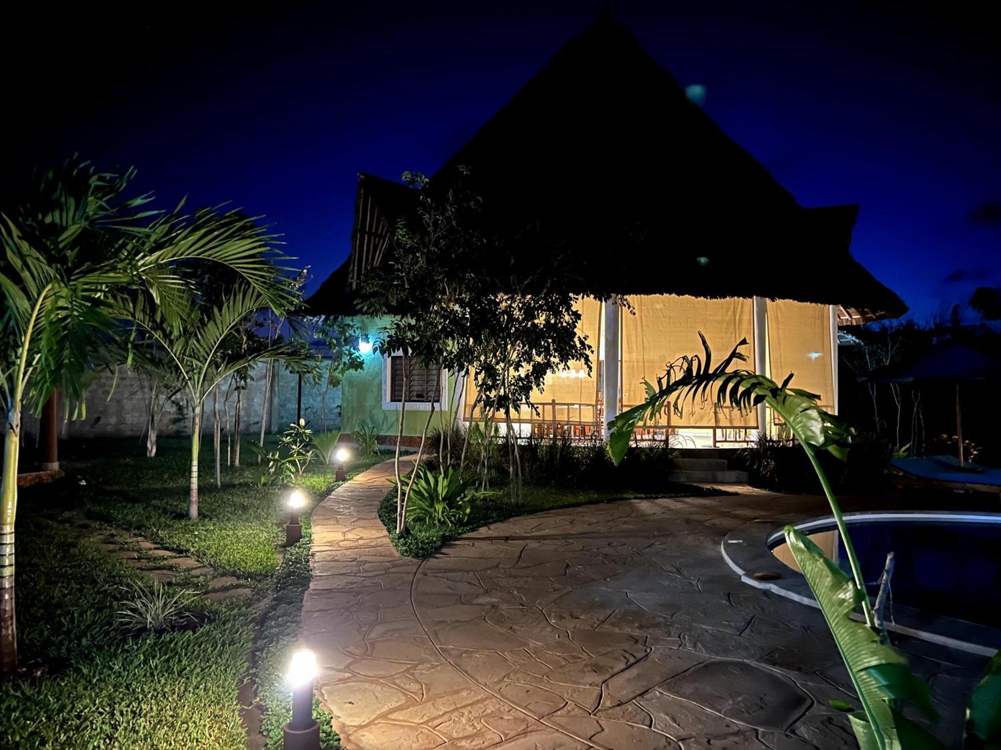 Paradiesische Villa Maisha Mazuri Mit Pool. Terrasse Und Personal Diani Beach Dış mekan fotoğraf